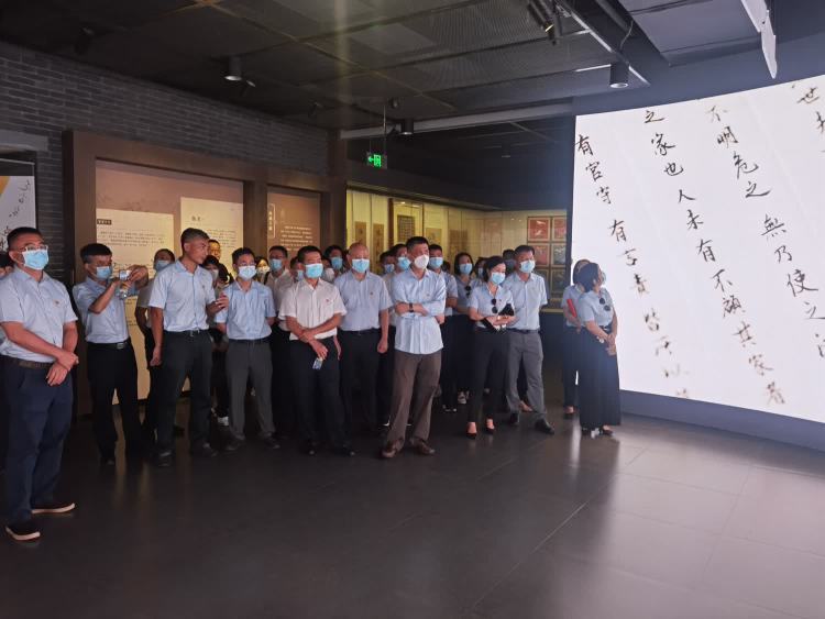 傳承海瑞精神 激蕩清風(fēng)正氣——市環(huán)發(fā)公司開展“清廉國企 青廉有我”主題黨日活動(dòng)(圖4)