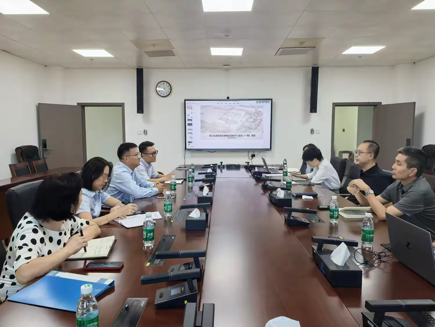 市環(huán)發(fā)公司與?？诰C合保稅區(qū)管委會開展協(xié)同招商座談會